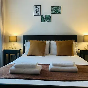 Appartement Unique 2 Bedroom In London/ Excel / Olympic Close To Line Tube Station With Gated Parking Space, Londres
